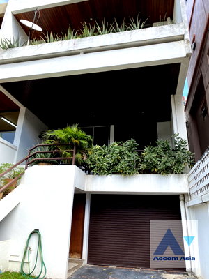 ทาวน์โฮม เจ อเวนิว ทองหล่อ : 🔼🔽 AccomA 📩  3 BR Townhouse in Khlong Tan Nuea (1716036)