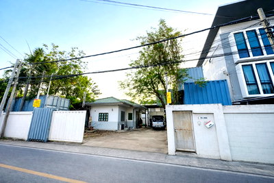 ที่ดิน ถนนนวมินทร์ : ขายที่ดินพร้อมสิ่งปลูกสร้าง  ทำเลประเสริฐมนูญกิจ 48 ตรงข้าม Chocolate Ville