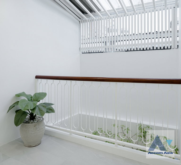 รูป 🔼🔽 AccomA 📩 Newly Renovated 3-Storey Townhome for Living & Investment - รูปที่ 19/20