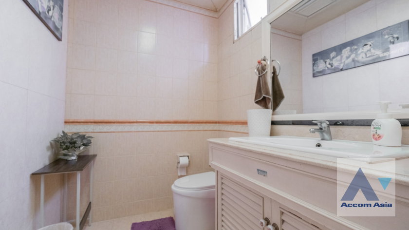 picture 🔼🔽 AccomA 📩 Spacious duplex condominium with a house-like feel at Premier Condominium. - 11/20