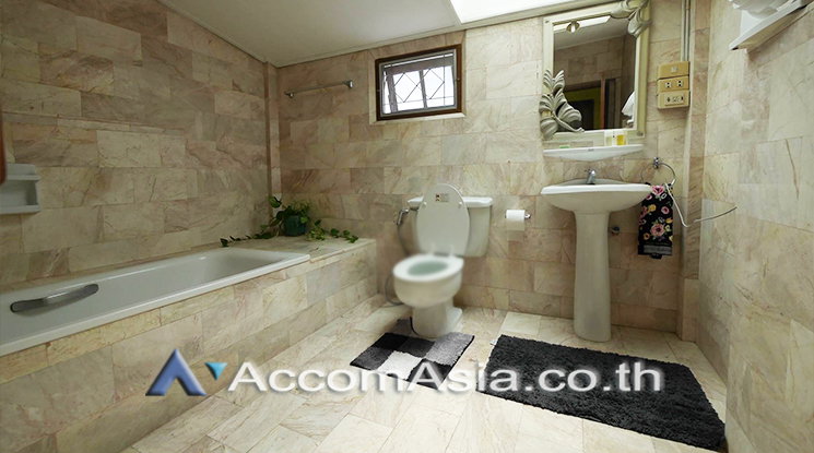 picture 🔼🔽 AccomA 📩 Pet friendly 4 BR House in Khwaeng Sam Sen Nai (99199) - 4/16