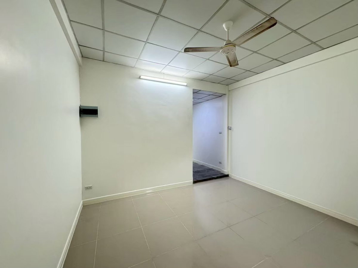 รูป ขายทาวน์เฮ้าส์ 4 ชั้น นวลจันทร์ 31 รีโนเวทใหม่ พร้อมเข้าอยู่ - เจ้าของขายเอง - รูปที่ 3/26