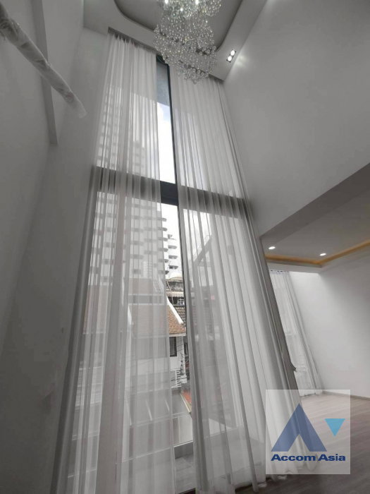 รูป 🔼🔽 AccomA 📩  4 BR Townhouse in Khlong Toei Nuea (AA42261) - รูปที่ 18/20