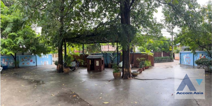 picture 🔼🔽 AccomA 📩 Versatile Property with Garden Space in Sathorn (AA37336) - 4/7