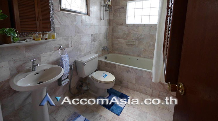 picture 🔼🔽 AccomA 📩 Pet friendly 4 BR House in Khwaeng Sam Sen Nai (99199) - 6/16
