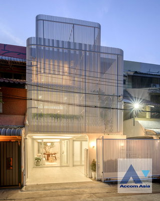 Townhouses for sale Sukumvit 46 : 🔼🔽 AccomA 📩 Newly Renovated 3-Storey Townhome for Living & Investment