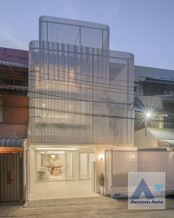รูป 🔼🔽 AccomA 📩 Newly Renovated 3-Storey Townhome for Living & Investment - รูปที่ 1/20