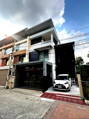 ทาวน์โฮมให้เช่า : ปล่อยเช่าทาวน์โฮม3ชั้นMotownตรงข้ามเซนทรัลแจ้งวัฒนะ