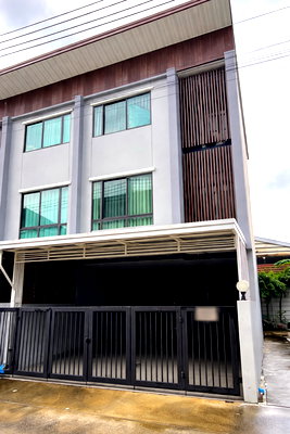 Townhouses for rent Pracha Uthit Huai Khwang : [For Rent] 3-Storey Detached House at Siri House Ratchada 18 🚇Close to MRT Huai Khwang
