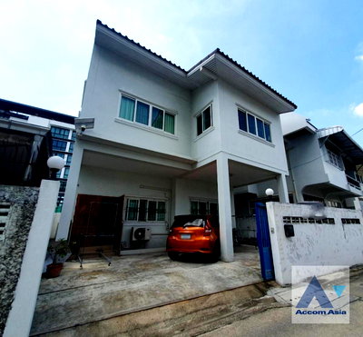 Houses for sale Outer Sukhumvit : 🔼🔽 AccomA 📩  4 BR House in Phra Khanong Nuea (AA35364)