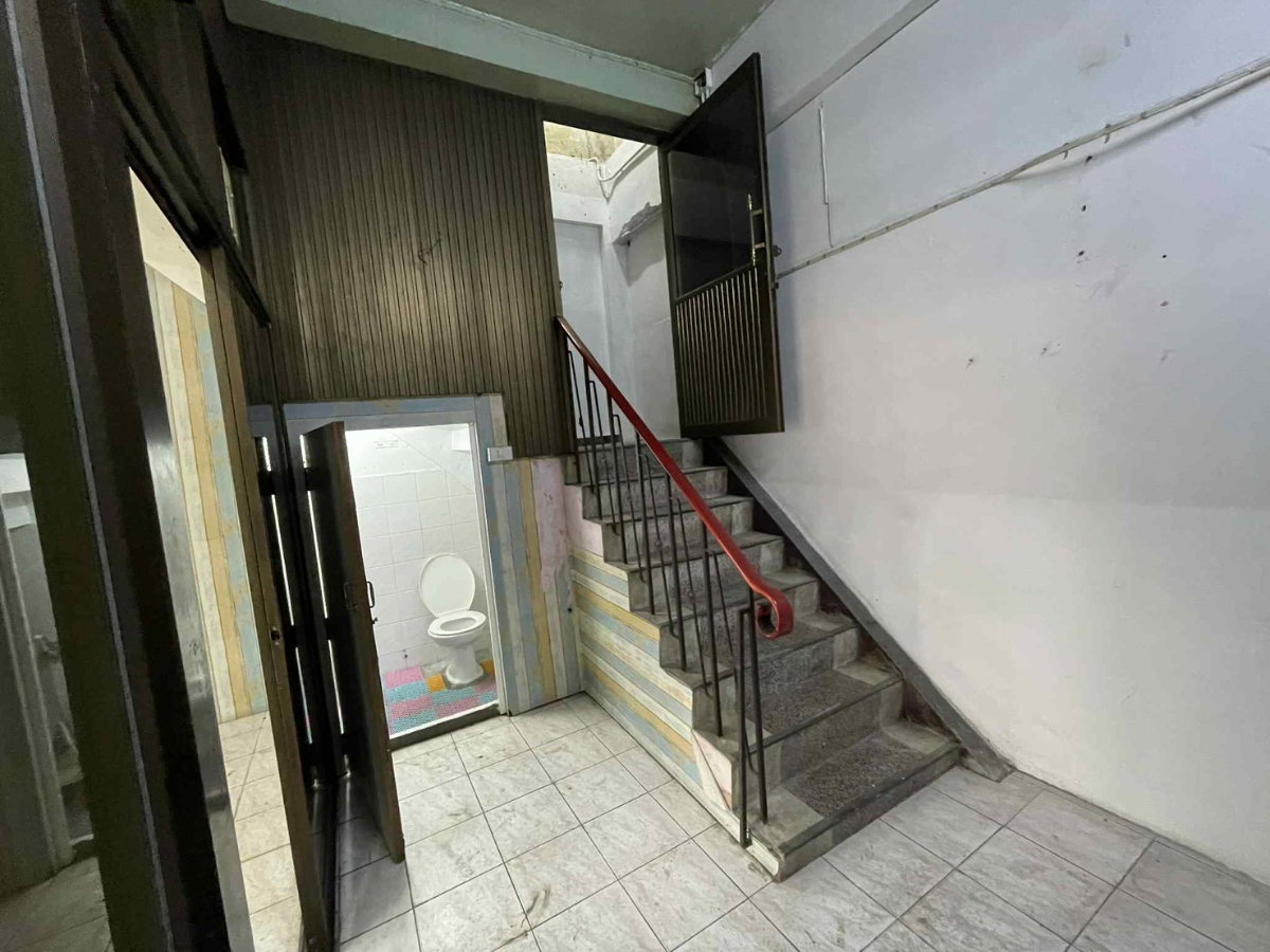 รูป ให้เช่า อาคารพาณิชย์ 2 คูหาครึ่ง ตึกมุม ตลาดเช้า-ตลาดเย็น ซอย2 นครปฐม  หน้ากว้าง 10 m.  - รูปที่ 10/15