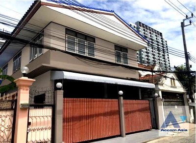 Houses for rent Sutthisan Winitchai Road : 🔼🔽 AccomA 📩 Home Office,Office 5 BR House in Khwaeng Sam Sen Nai (AA36181)
