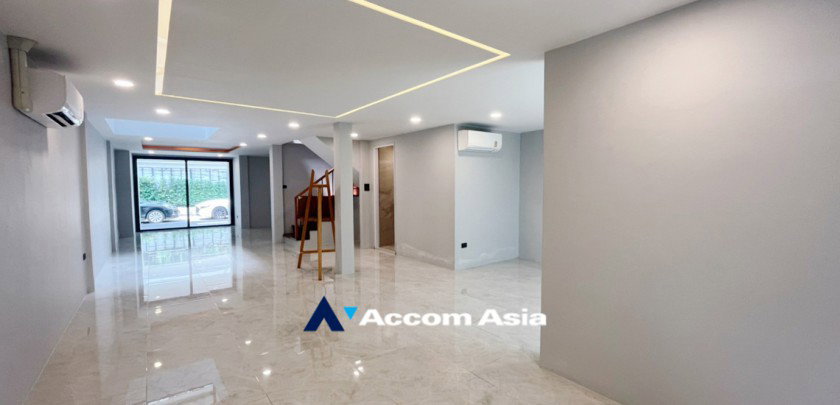 picture 🔼🔽 AccomA 📩  3 BR Townhouse in Khlong Tan Nuea (AA32463) - 5/20