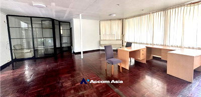 เช่าบ้านเดี่ยว บิ๊กซี ซูเปอร์เซ็นเตอร์ เอกมัย : 🔼🔽 AccomA 📩  3 BR House in Khlong Tan Nuea (1716395)