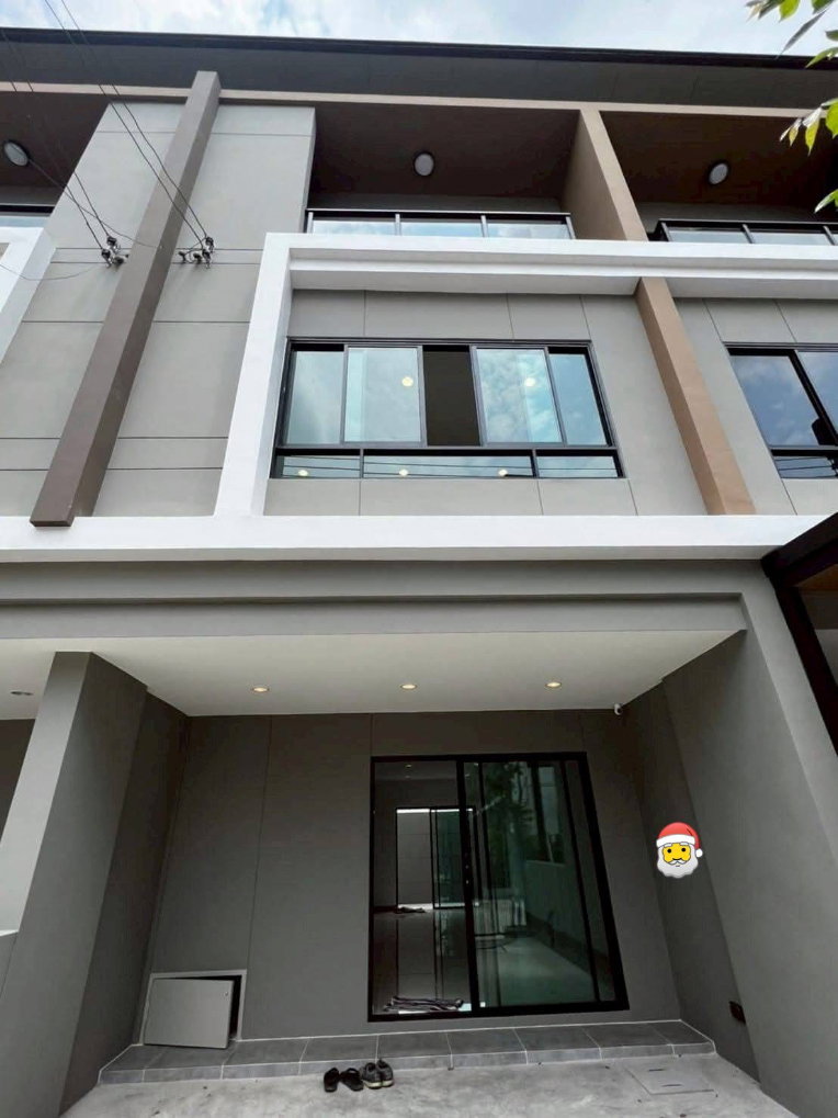 ทาวน์โฮมให้เช่า : 🏡 ทาวน์โฮม 3 ชั้น Premium Place Phaholyothin–Ramintra 4 ห้องนอน 3 ห้องน้ำ ทำเลศักยภาพ พหลโยธิน–รามอินทรา ใกล้ BTS พร้อมเข้าอยู่