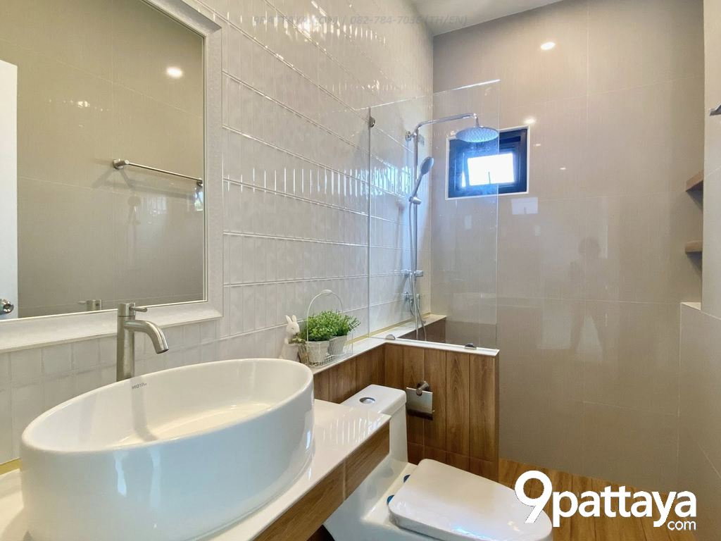 picture Contact US Rare home at this price. - 2/2