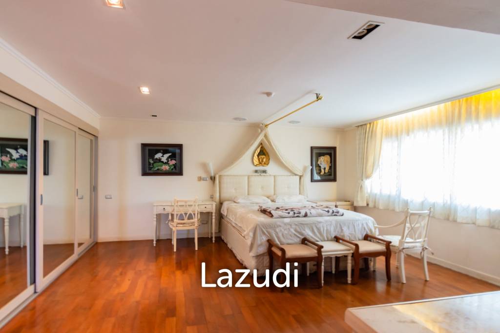 picture THE BEACH PALACE :  3 Bed Seaview Condo at Cha-am - 12/32