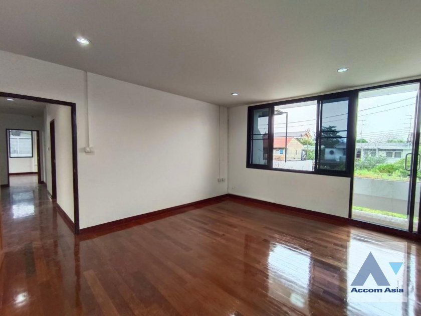 picture 🔼🔽 AccomA 📩 Home Office 4 BR House in Phra Khanong Nuea (AA27236) - 11/20