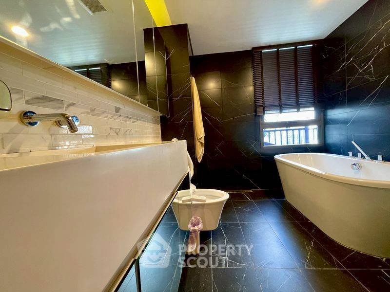 รูป คอนโด 3-ห้องนอน ที่ ไซมิส เอ๊กซ์ตลูซีฟ สุขุมวิท 31 ใกล้ MRT สุขุมวิท (ID 2773482) - รูปที่ 10/17