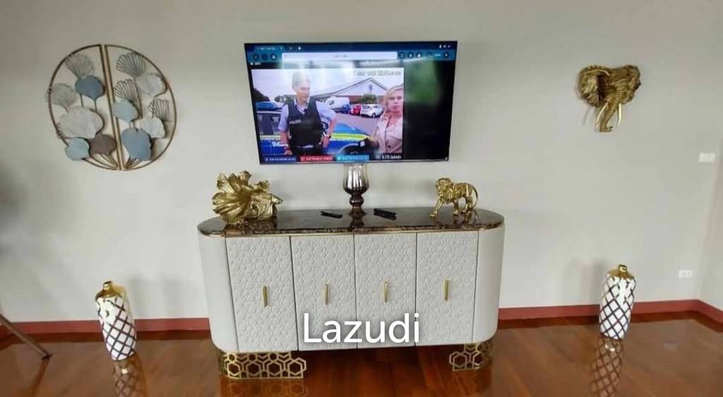 picture The Beach Palace: FOR SALE, Top Floor with Balcony - 8/28