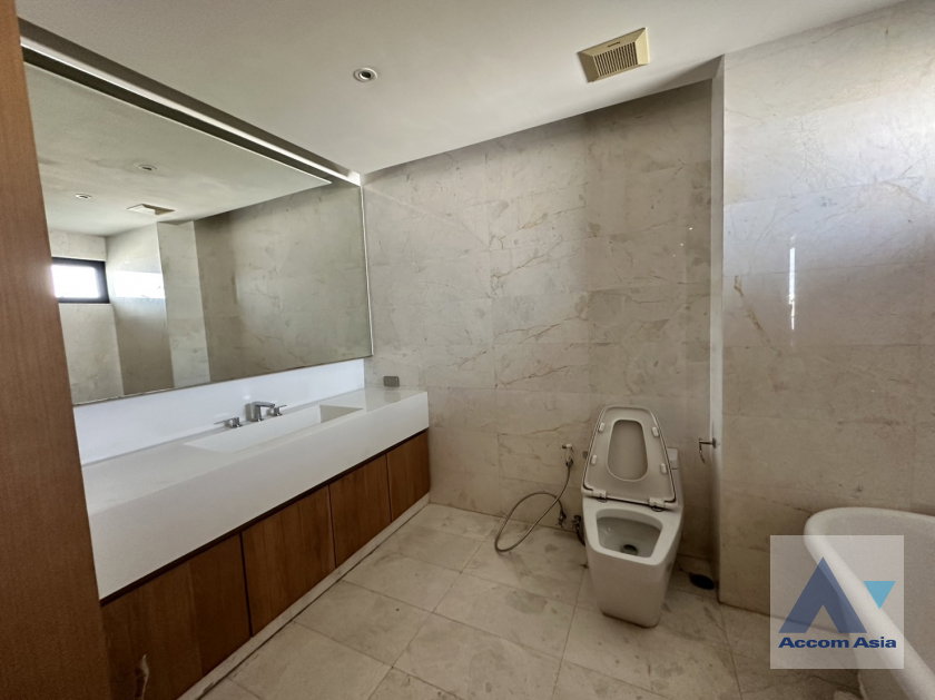 รูป 🔼🔽 AccomA 📩 Elegant Condominium in Prime Sathorn with Dual Entrances (20798) - รูปที่ 14/17
