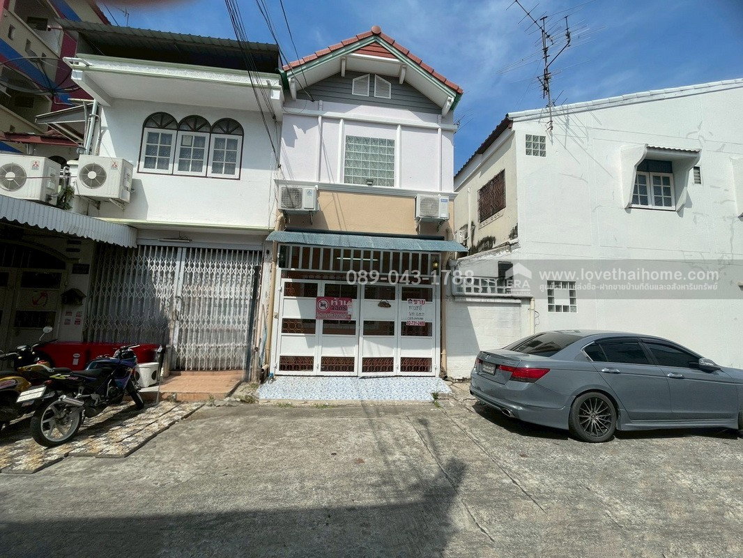 รูป ขายทาวน์เฮ้าส์ 2 ชั้น ซอยลาดพร้าว87 แยก3 พื้นที่ 16 ตารางวา สภาพนางฟ้า  ขายเพียง 2.7 ล้านบาท - รูปที่ 1/11