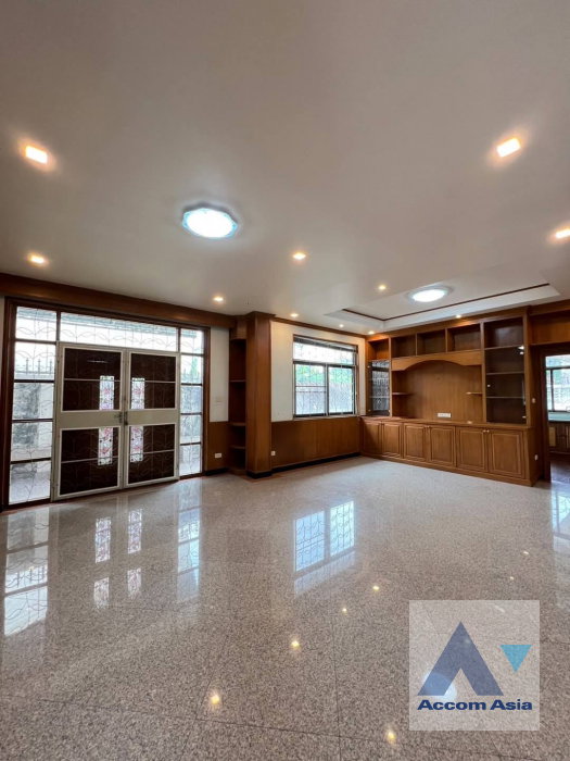 picture 🔼🔽 AccomA 📩 Elegant residence with wood finishes and spacious garden (AA42743) - 3/18