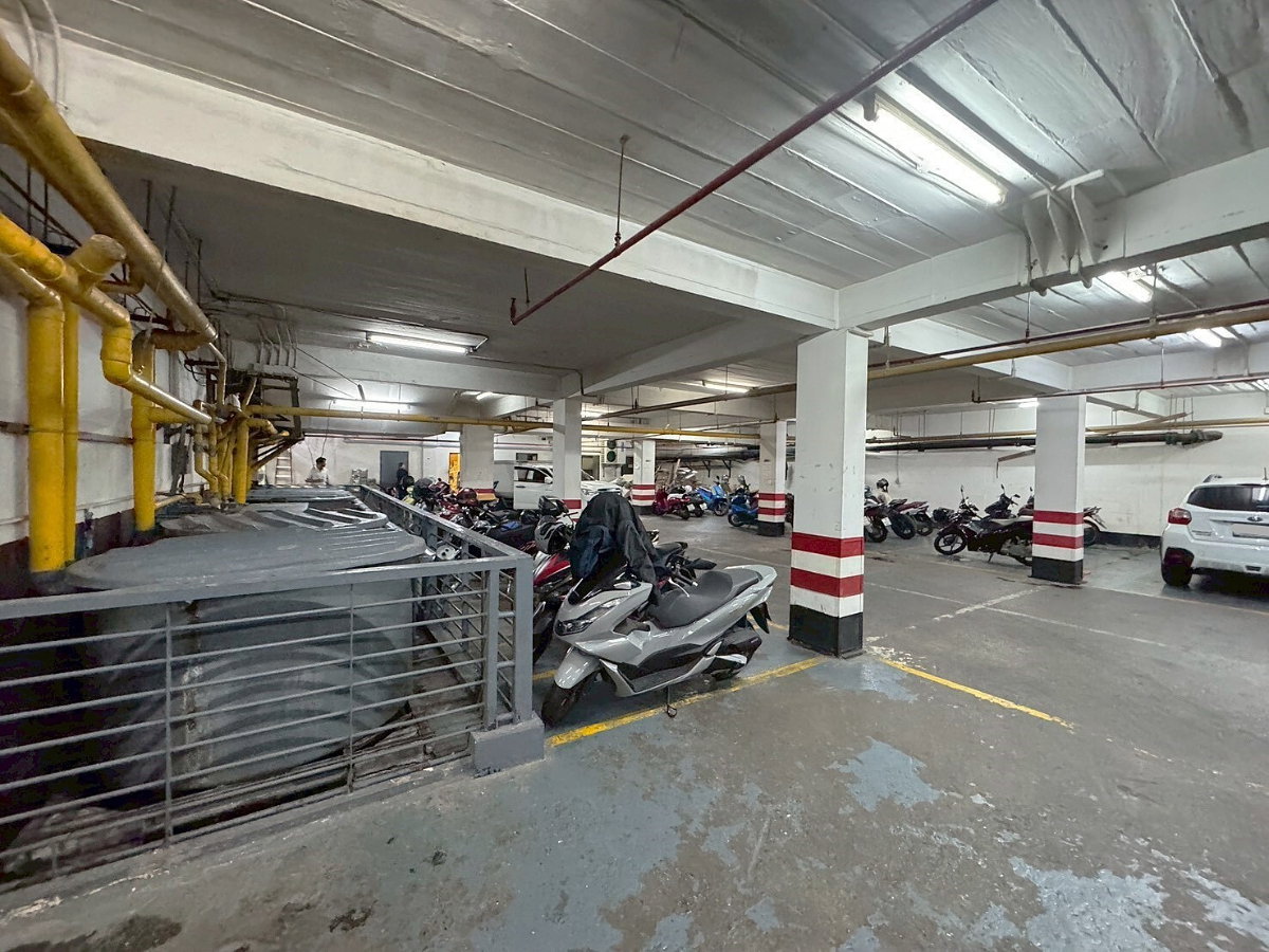 picture Retail space for rent in Silom, close to BTS & MRT ** NO CO-AGENT ** - 1/7