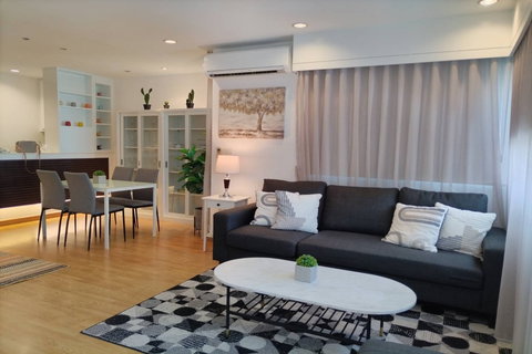 Sale with tenant !!  Sathorn Gardens, 1 bed, 1 bath, high floor 14++, Fixed parking, Good location!! Code C20240800127 furnished, Special Deal!!📣📣