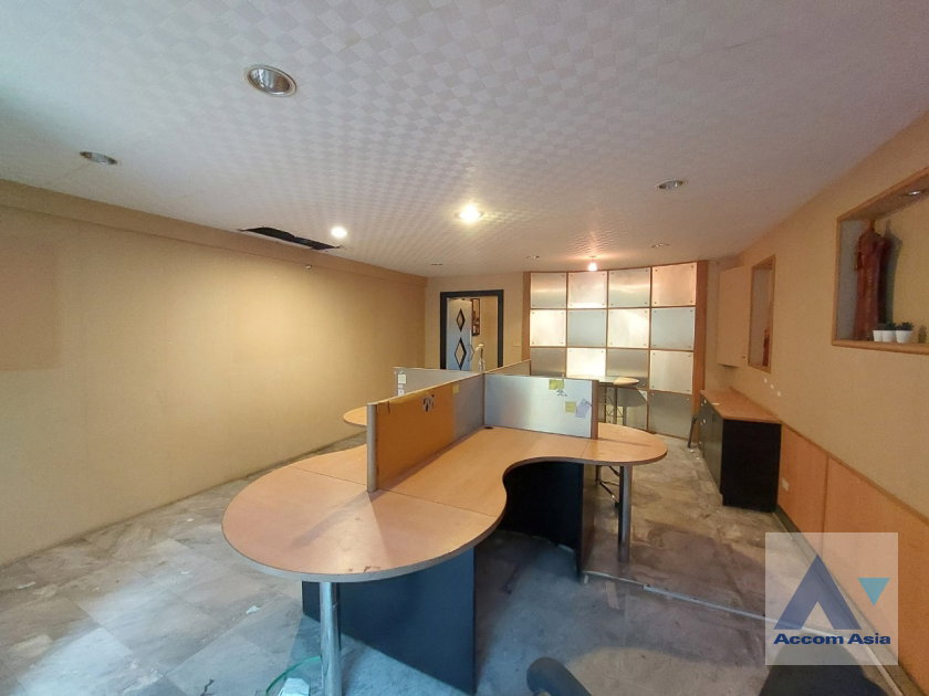 picture 🔼🔽 AccomA 📩 4 BR Townhouse in Phra Khanong Nuea (AA36700) - 3/16