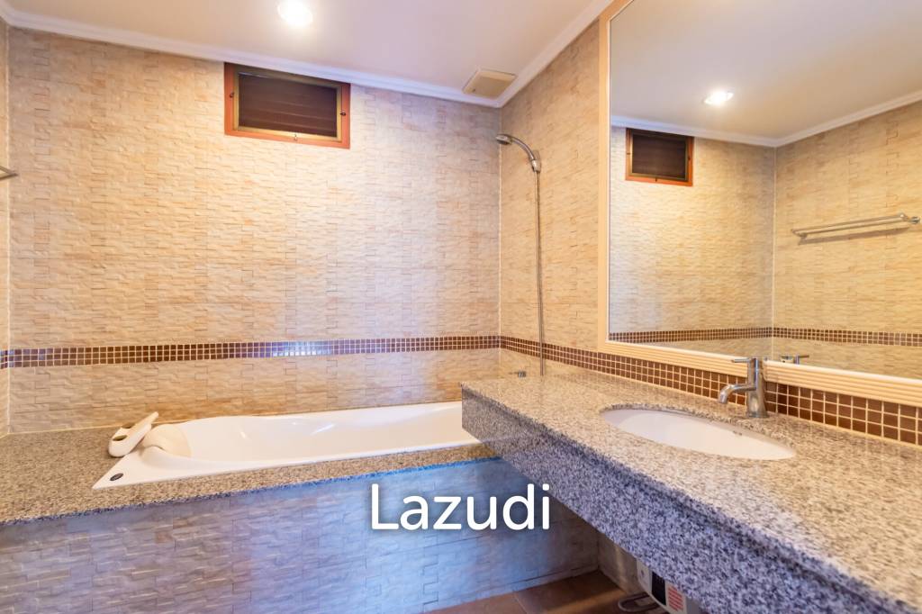 picture THE BEACH PALACE :  3 Bed Beachfront condo - 15/26