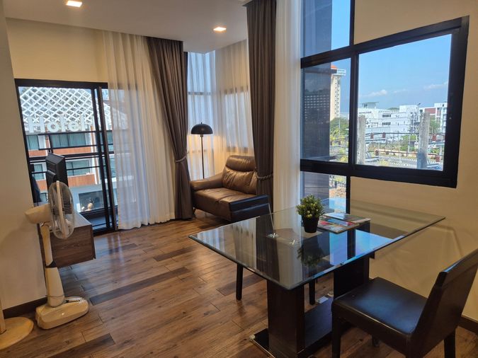 คอนโดเช่าพร้อมเข้าอยู่ ใกล้นิมมาน สามารถเดินไปเมญ่าได้ เพียง 23,000 บาท/เดือน