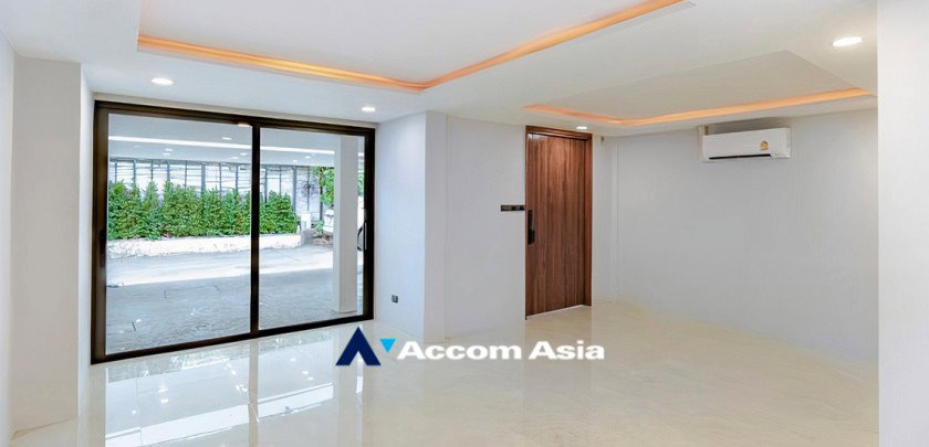picture 🔼🔽 AccomA 📩  3 BR Townhouse in Khlong Tan Nuea (AA32463) - 3/20