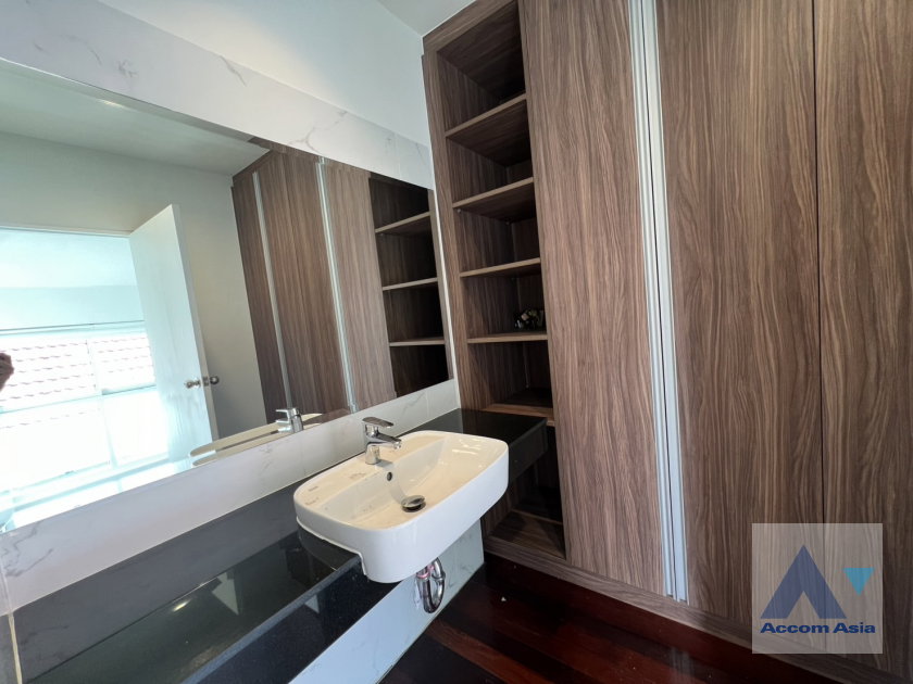 รูป 🔼🔽 AccomA 📩 Thai-Modern Style Home with Spacious Lawn in Ekkamai, Sulhumvit (90523) - รูปที่ 17/20