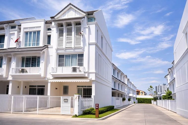 Townhouse For rent near MRT, only 24,000 baht per month