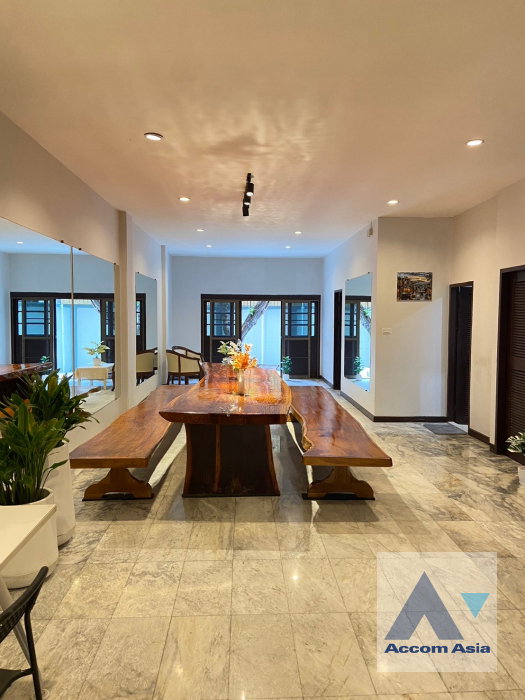 picture 🔼🔽 AccomA 📩 Spacious 4-storey townhouse in Sukhumvit (AA16079) - 4/18