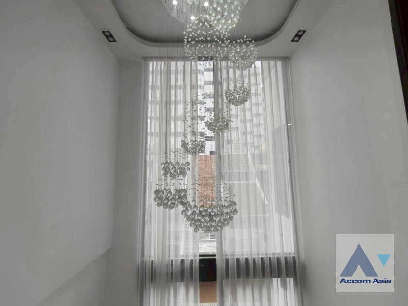 รูป 🔼🔽 AccomA 📩  4 BR Townhouse in Khlong Toei Nuea (AA42261) - รูปที่ 11/20