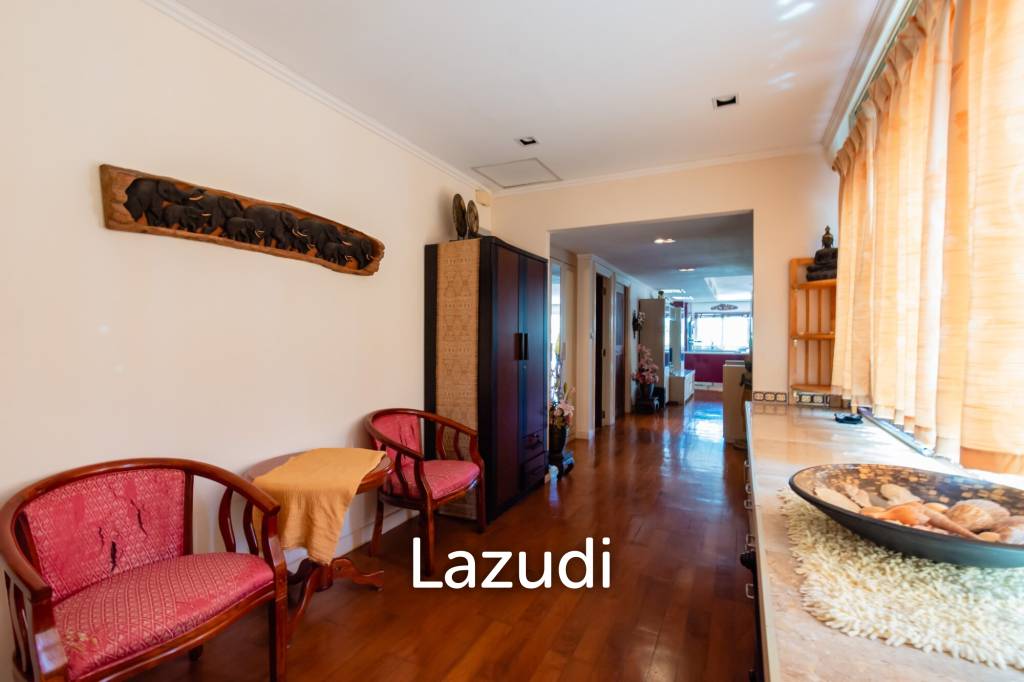 picture THE BEACH PALACE :  3 Bed Seaview Condo at Cha-am - 10/32