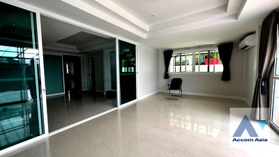 Houses for sale Outer Sukhumvit : 🔼🔽 AccomA 📩  5 BR House in Phra Khanong Nuea (AA32755)