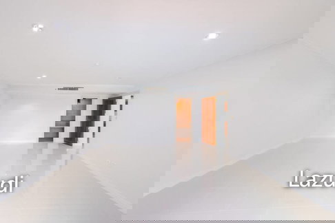 THE BEACH PALACE :  3 Bed Beachfront condo