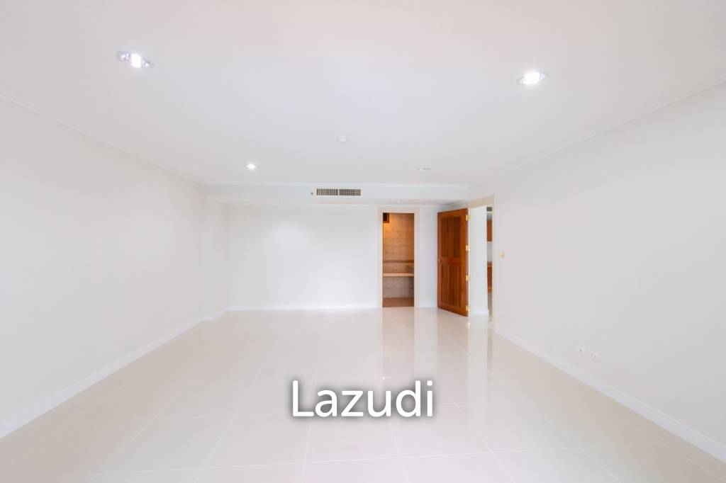 picture THE BEACH PALACE :  3 Bed Beachfront condo - 1/26