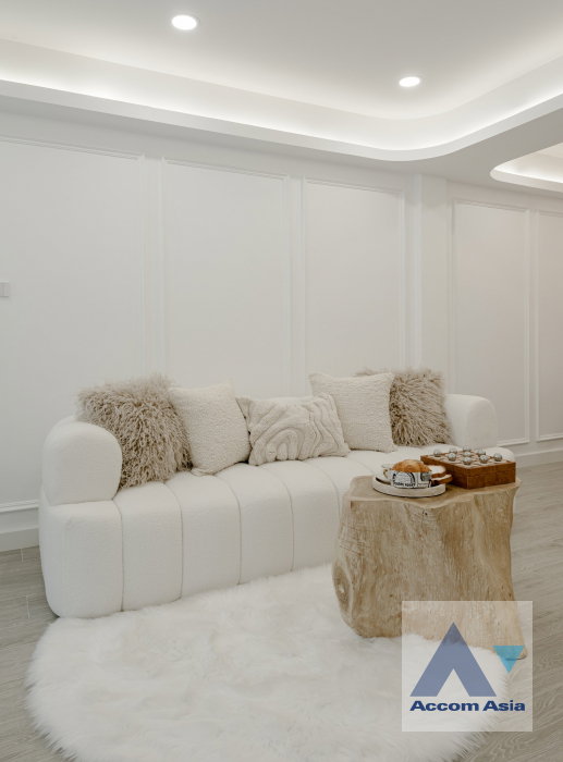 รูป 🔼🔽 AccomA 📩 Newly Renovated 3-Storey Townhome for Living & Investment - รูปที่ 18/20