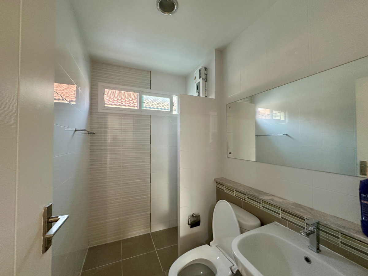 รูป rent ให้เช่าบ้านเดี่ยว 2 ชั้น / 2-Storey Detached house หมู่บ้านมัณฑนา อ่อนนุช - วงแหวน 3 Manthana Onnut - Wongwaen 3 ค่าเช่า 50,000 บาท/เดือน - รูปที่ 7/8