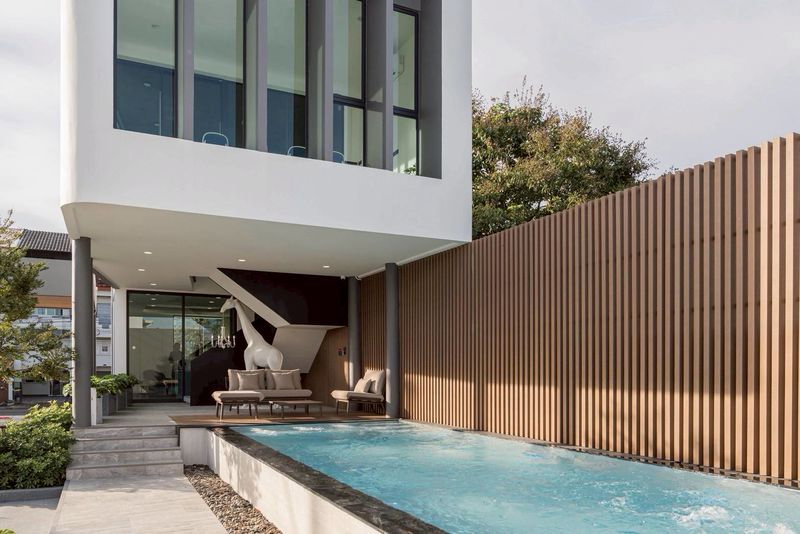 รูป 🏡 บ้านหรู + สระว่ายน้ำส่วนตัว 5 ห้องนอน | หางดง – สันผักหวาน เชียงใหม่ - รูปที่ 3/8