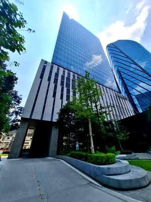 สำนักงานให้เช่า : OK Space Punn ออฟฟิศแต่งครบย่านพระราม 4 ใกล้ MRT คลองเตย วิวโค้งน้ำบางกระเจ้า ชั้น 28 เนื้อที่ 42 ตร.ม. ค่าเช่า 50,400 บาท*/ตรม./เดือน