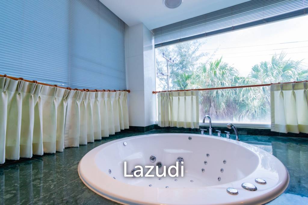 picture THE BEACH PALACE :  3 Bed Seaview Condo at Cha-am - 25/32