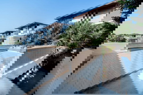 ขายพูลวิลล่าหรู ติดชายหาด เดินไปทะเลเพียง 45 เมตร