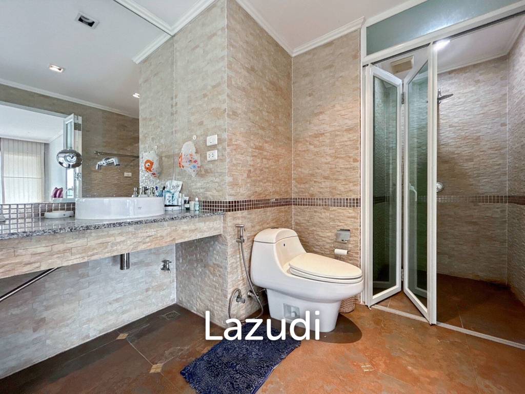 picture The Beach Palace : 2 Bed Condo Beach Front - 21/31