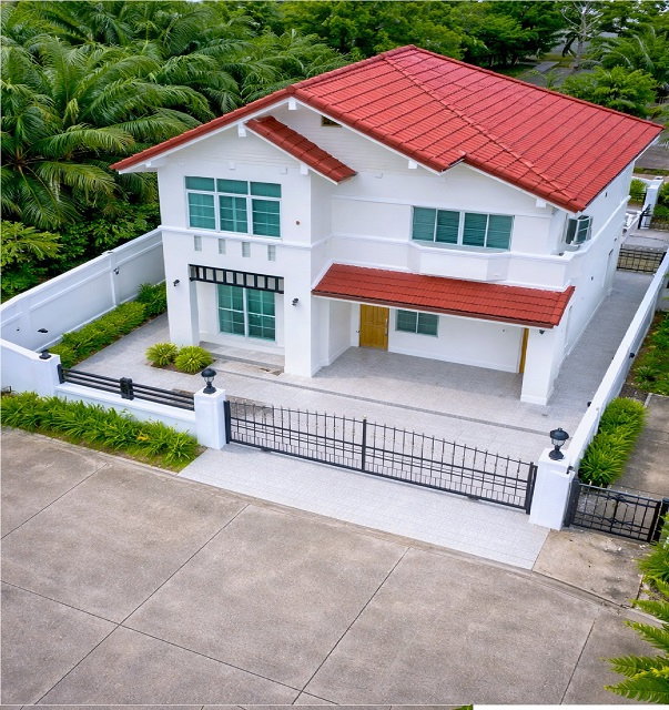 รูป บ้านเดี่ยวหรู 2 ชั้น 3 นอน 100 ตร.ว. 300 ตร.ม. หลังมุม สภาพสวย ศรีราชาะนิคมอุตสาหกรรม ใกล้ เจพาร์ค ศรีราชา 500 ม. - รูปที่ 1/8