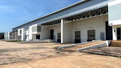Factory for rent : Warehouse for rent in Sriracha. Prime location, near industrial estate, easy access.